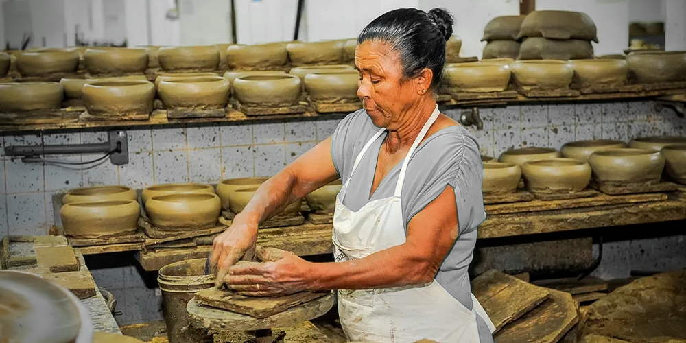 Dia das Paneleiras de Goiabeiras: uma tradi��o que molda a hist�ria da cozinha brasileira